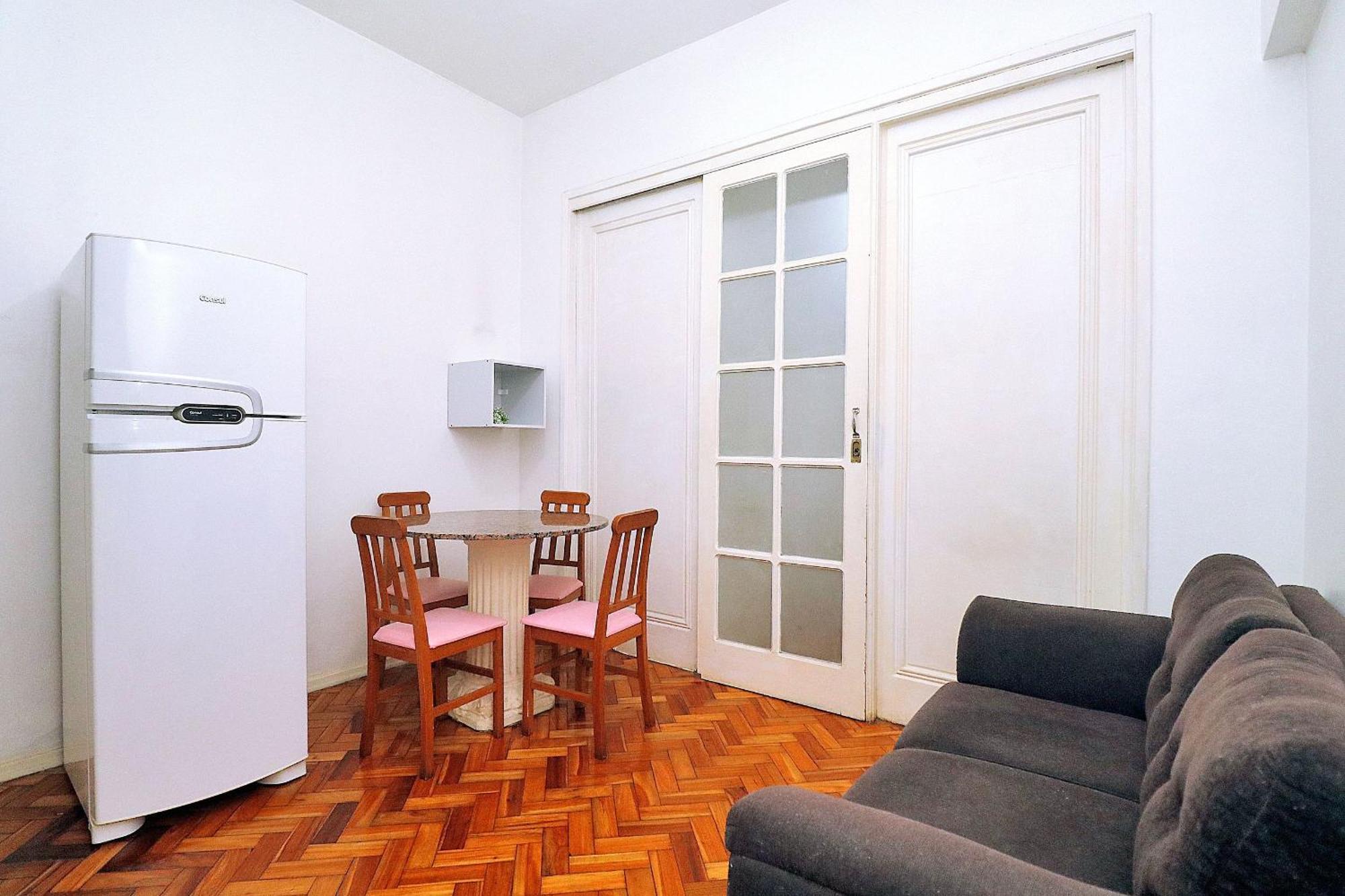 P/ 3 Pessoas Simples, Uma Quadra Da Praia, 3min Metro Arcoverde, Atras Do Copacabana Palace Appartement